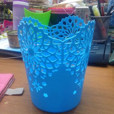 Plastic paper basket creative home