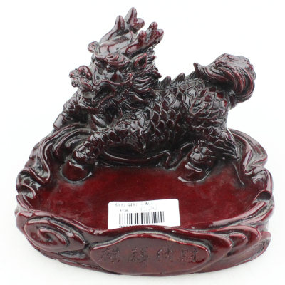 Shop ten yuan supply resin handicrafts living business gifts personality imitation red kylin ashtray