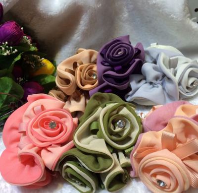 Sweet double color rose sends a bundle temperament name yuan to export hot style popular head to buckle