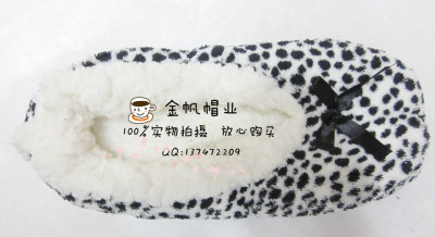 Foreign trade coral wool black and white small wave point floor socks shoes for women's indoor shoes.