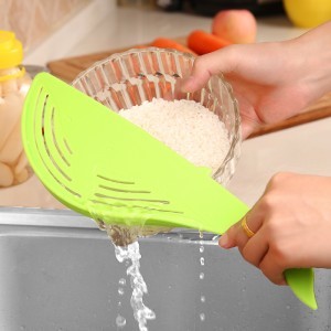 S creative thickened candy colored whale rice washing device does not hurt the hand washing device