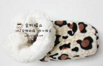 The Foreign trade flannel floor socks leopard-print floor boots anti-skid floor socks.