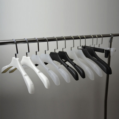 Flat hook men and women wear frosted plastic coat hanger semi-transparent milky white black clothes hang.