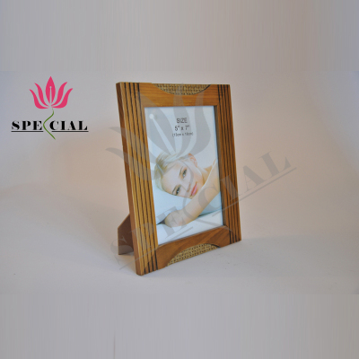 Factory wholesale direct selling exquisite wooden craft picture frame glass to set up the frame