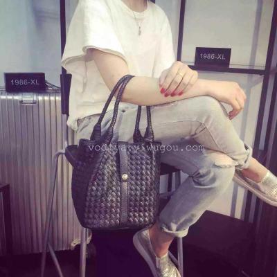 2015 new European and American fashion personality woven basket lady's hand over shoulder and shoulder bag