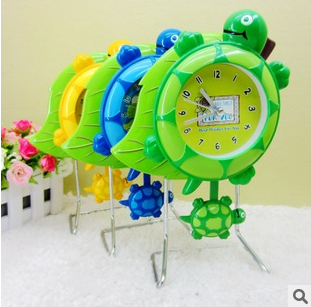 New Cartoon Turtle Iron Frame Swing Clock Living Room Room Room Table-Top Decoration Boutique Gift Small Clock