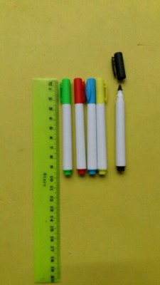 Fans of the white board pen, the use of environmentally friendly ink, the price is reasonable