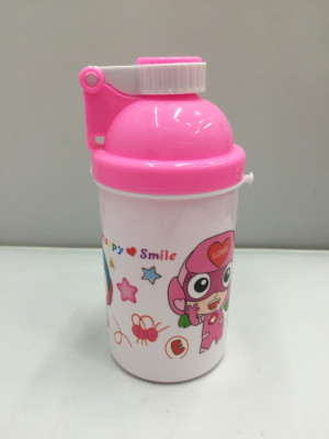 Baby suction cup, a cup of water, a cup of water, a cup of plastic, plastic, plastic, water