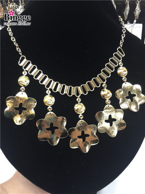 Long Tassel Necklace Jewelry Case iron collar plum hollow collar