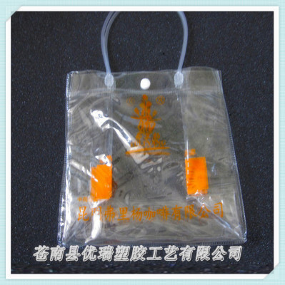 The factory supplies printed PVC tote bags PVC gift bags PVC bag custom.