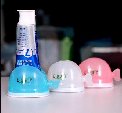 Japanese KM550 three-dimensional squeeze toothpaste tube toothpaste base cute whale toothpaste squeezed blue