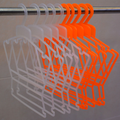 Colorful children's iron hook and thick coat hangers for children's clothing store 360 degrees can be turned.
