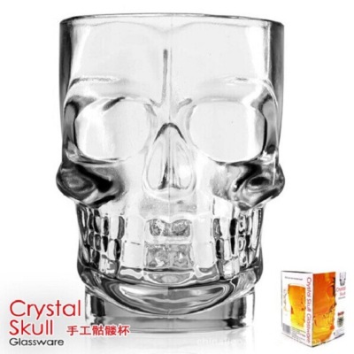 Large crystal skull cup beer cup with a handle of the skeleton of the creative gift