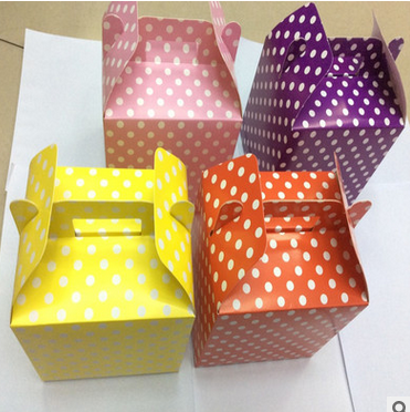 The cake box comes in all colors
