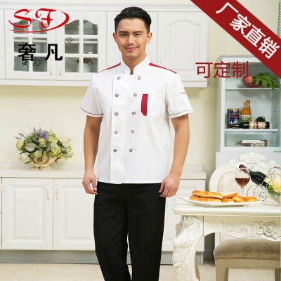 The hotel chef is serving the short sleeved hotel chef's work clothes and clothes.