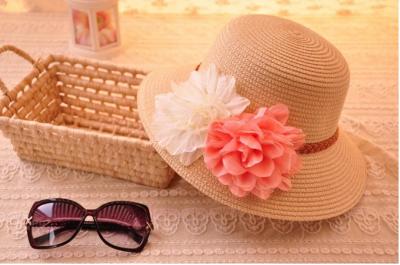 Sweet in the straw hat belt along the double colored Sun Hat Lady sun hat