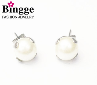 Stainless steel inlaid pearl earrings, simple atmospheric accusative direct manufacturers