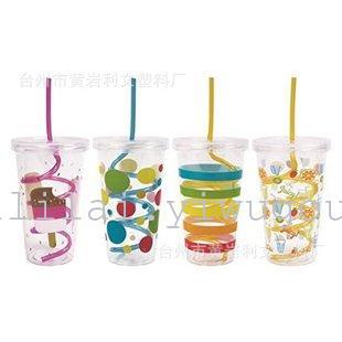 Plastic sippy cup with flat cover