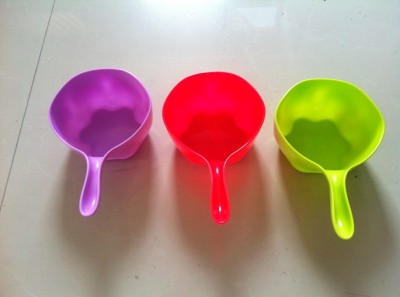 Korean high-quality materials PP colorful plum shaped water price Home Furnishing creative kitchen bailer