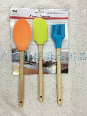 The new baking class DIY wooden handle silicone kitchenware 3 pieces.