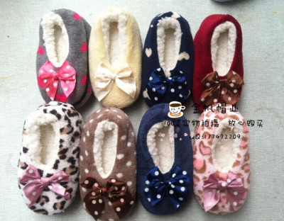 Spot export winter home coral fleece bow wave point pure color thickened platform shoes children floor socks.