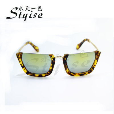 Horseshoe shaped lens glasses men and women with the same paragraph network Red Sunglasses 257-15198