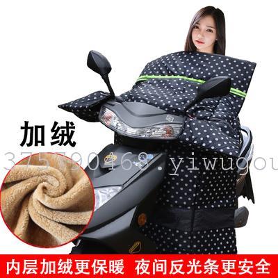The wind is warm in winter and is a new electric vehicle battery car motorcycle windshield cashmere coat.
