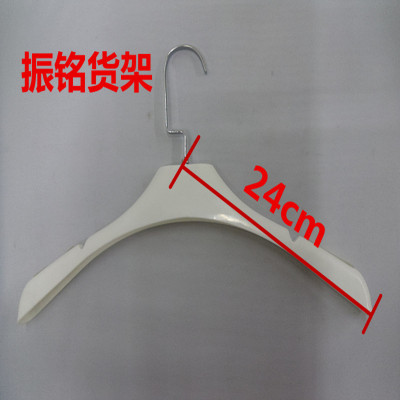Manufacturers selling female models flat hook white plastic clothes hanger
