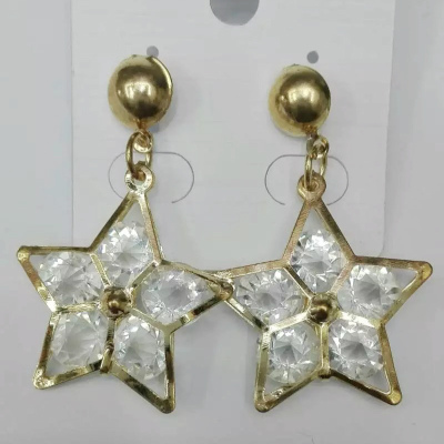 The South Korean star with a diamond earrings earrings trend short