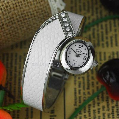 Go to watch foreign hot Snake Bracelet Watch personality Leather Watch