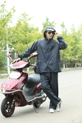 Adult's raincoat set