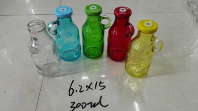 Manufacturers produce a variety of food packaging beverage bottles glass can bottles milk bottles
