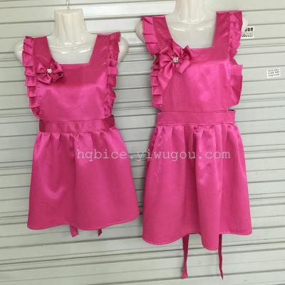 The baby apron set can be textured with mother-daughter apron in different colors
