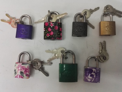 Various specifications of small padlock pujiang gold key