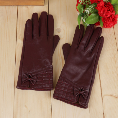 Autumn and winter ladies leather gloves warm and velvet fashion touch gloves.