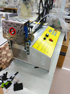 Computer Automatic Tape Cutting Machine.. Hot and Cold Cutting. Automatic Elastic Ribbon Cutting Machine