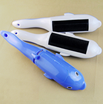 Multifunctional miniature dry cleaning device for household sweater
