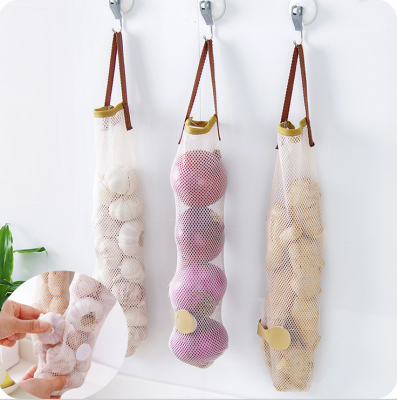 Removable hanging bag can be used to store fruits and vegetables