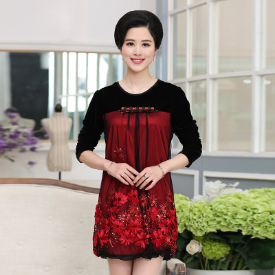 In older women's spring loaded in the long paragraph mother embroidered lace dress with long sleeves.
