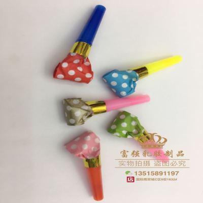 The plastic blowing dragon, children's whistle, birthday party cheer props