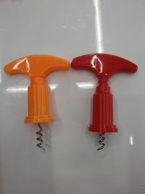 Plastic simple bottle opener bottle opener kitchen gadget
