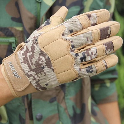 All that many Russian soldiers wearing color fiber leather gloves