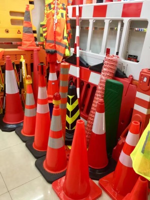 PVC road cone /PE cone ice cream cone.