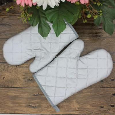 Small silver coated thermal insulation microwave oven gloves thickened anti scald baking oven gloves