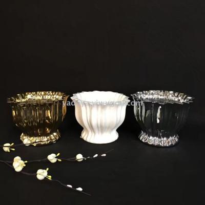 Modern simple ceramic flower arrangement with simple vase and twine arrangement