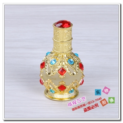Perfume Perfume is means into ornamental ornament bottle set with diamond to blend fine oil bottle