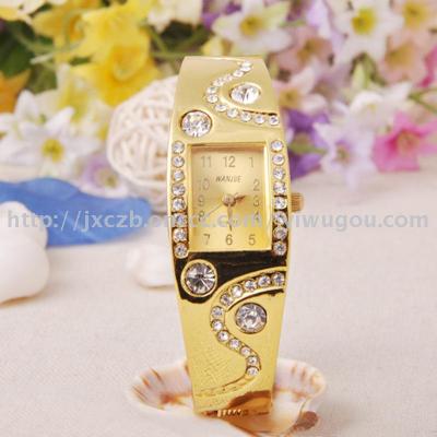 The new alloy bracelet watch female watch high grade ladies gold watch