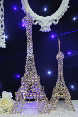 Modern European style low - profile luxury decorative crystal glass Eiffel Tower wedding decoration.
