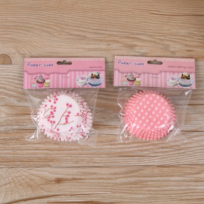 Mini paper torte with high temperature resistant cake paper topped with muffin cup