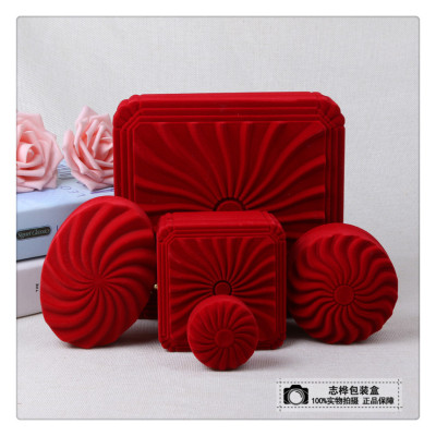 High-end jewelry box, necklace box bright red jewelry box